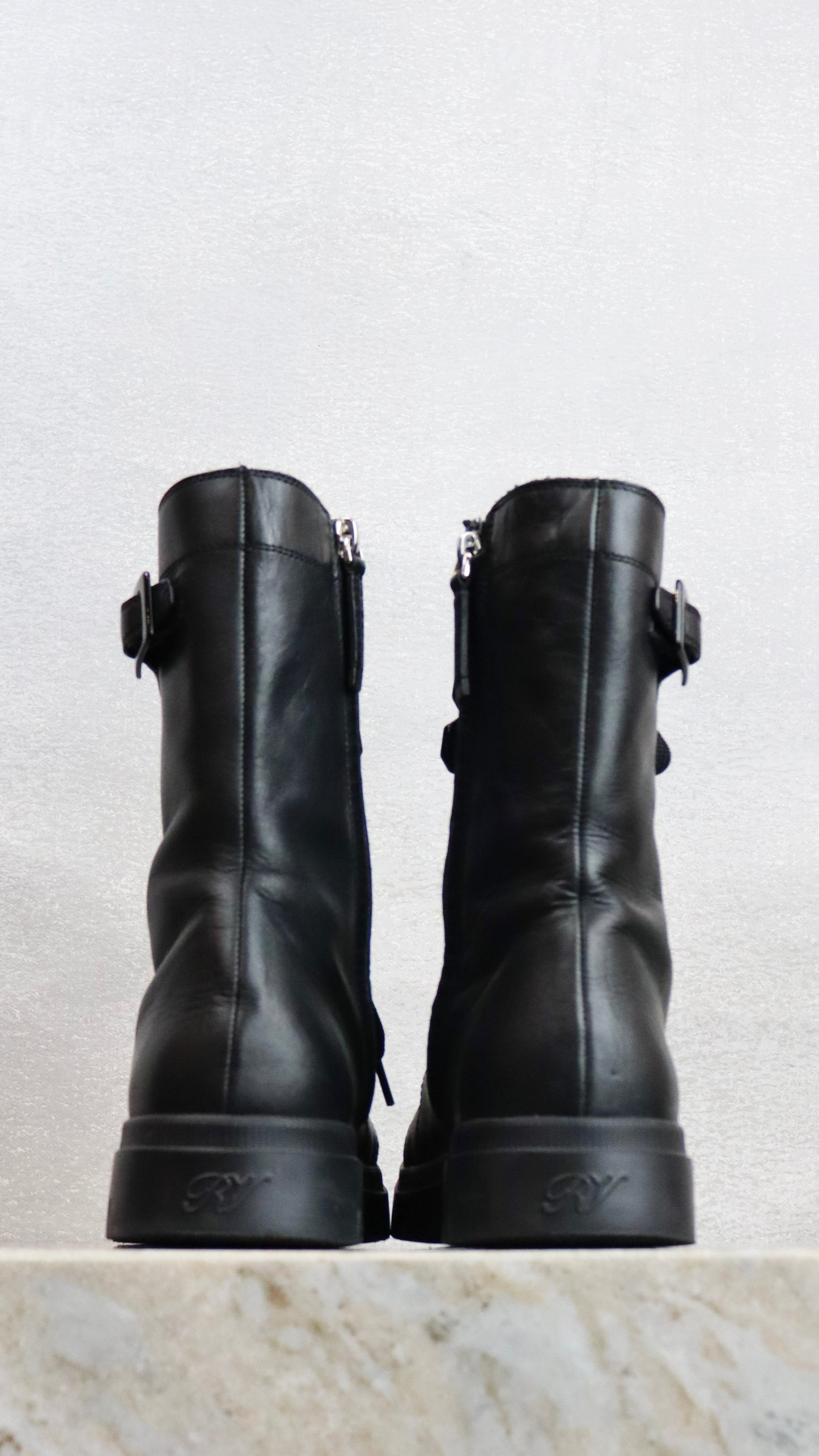 Roger Vivier - Size 35.5