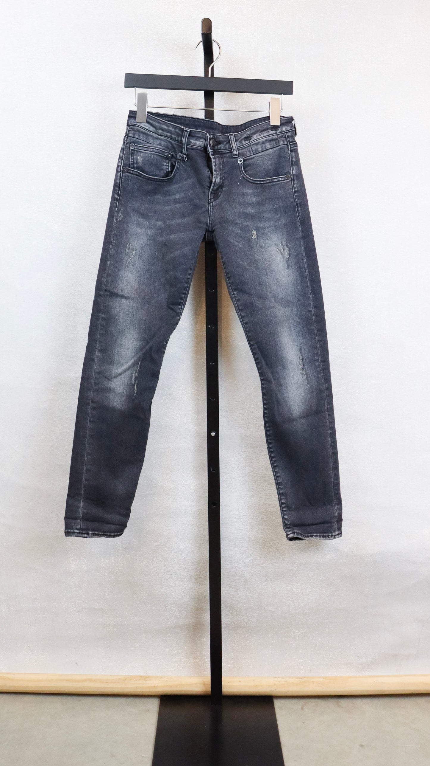 R13 - Size 23