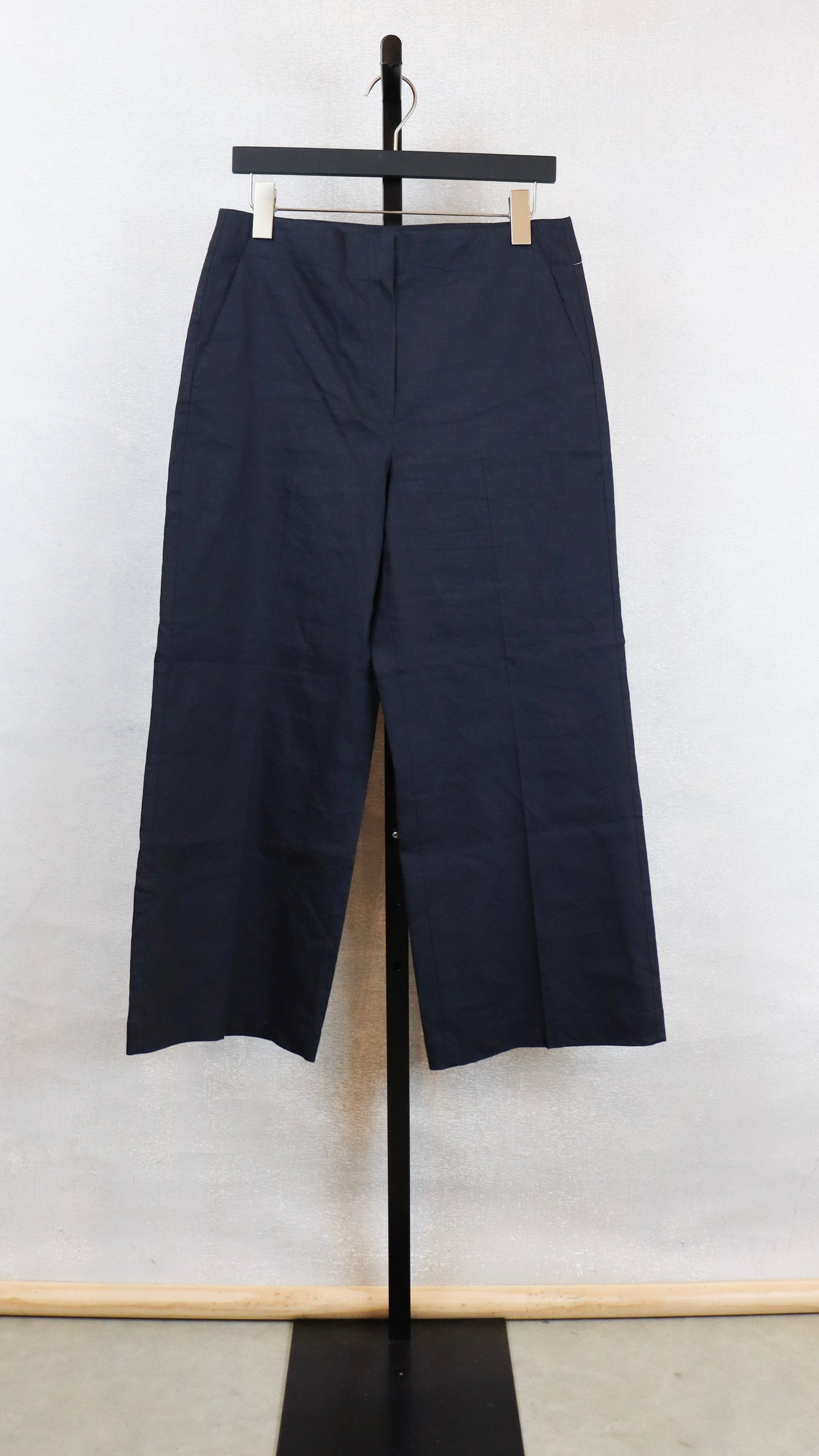 Theory - Size 8
