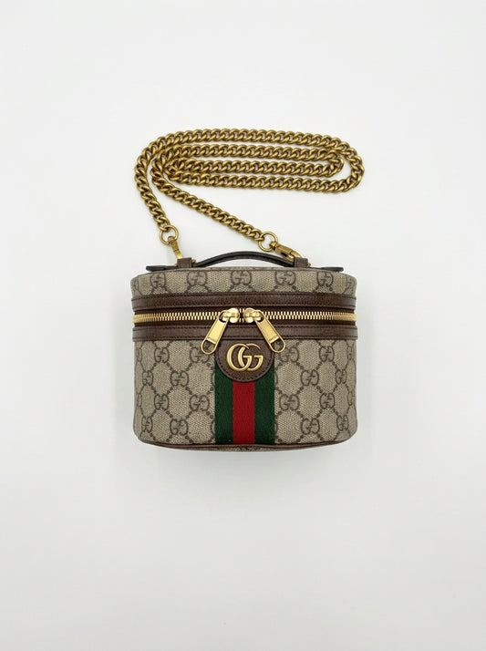 gucci — Flatlay front