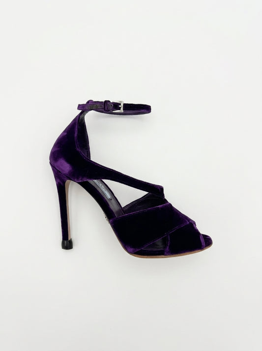 prada-size-37-5 — Flatlay front