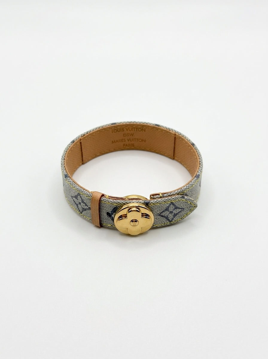 louis-vuitton-good-luck-bracelet — Flatlay front