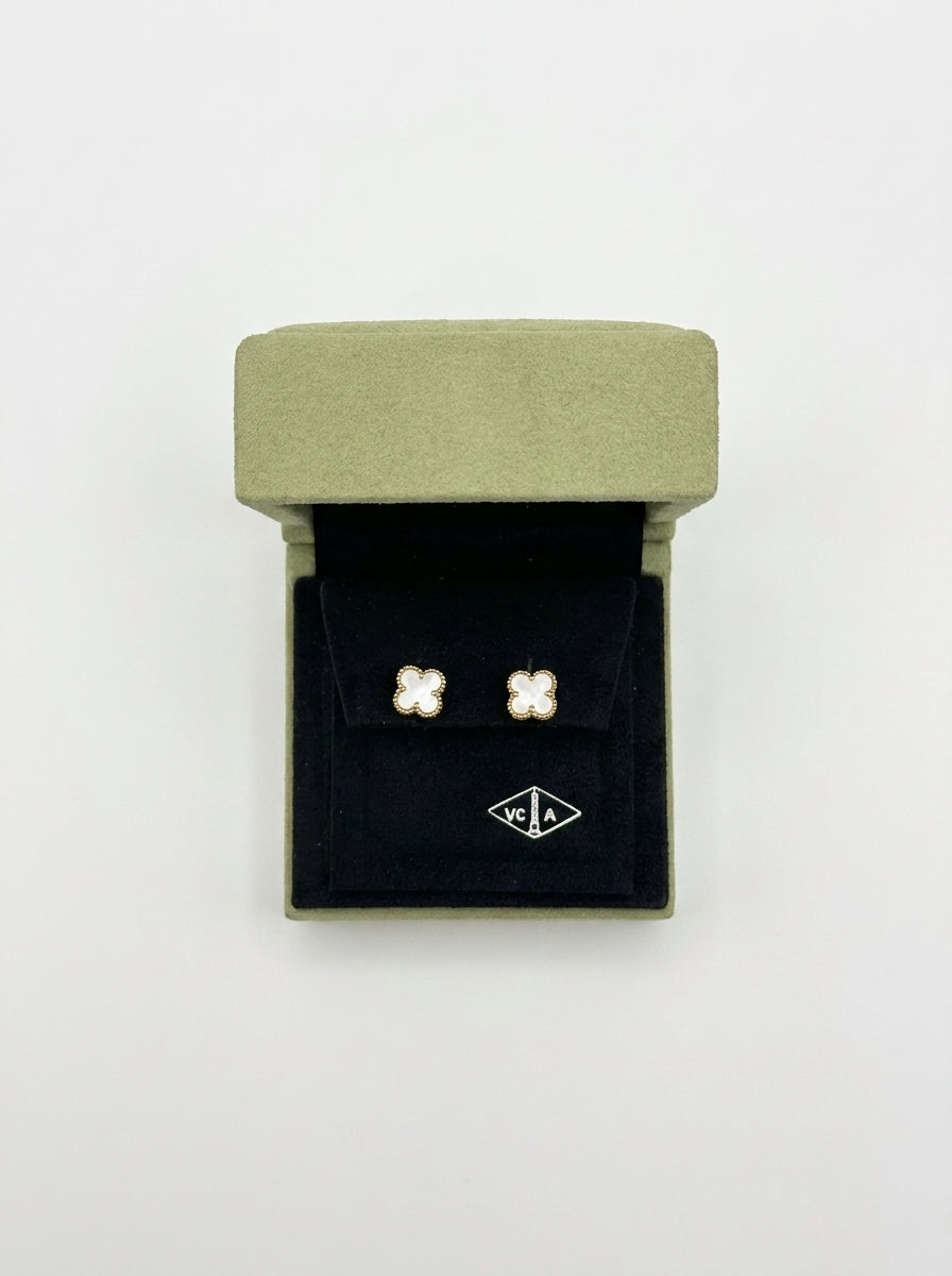 van-cleef-arpels — Flatlay front