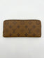 louis-vuitton-98 — Flatlay front